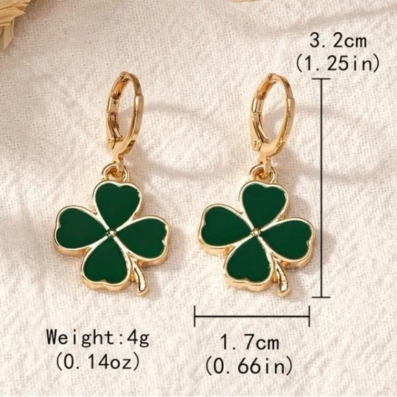✨Modcloth Paddy Green Shamrock Earrings - Picture 3 of 7
